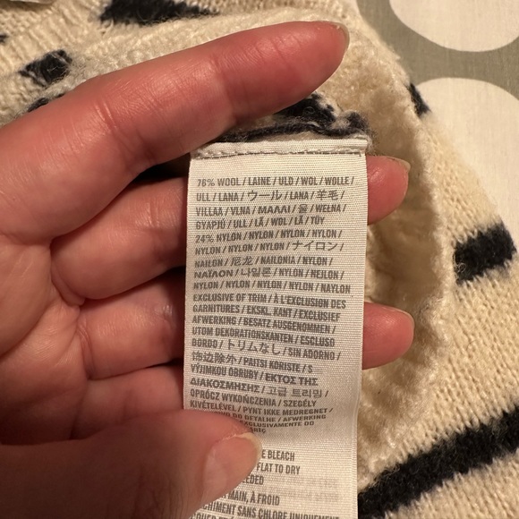 027 Abercrombie & Fitch Wool Sweater - Picture 4 of 4